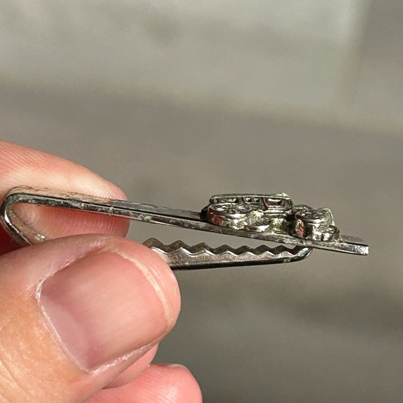 5/$25 SHEILDS Silver Carriage Tie Clip for men 🚗 - Picture 3 of 7